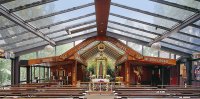 Rosenkranzkapelle mit dem Glasschrein der Rosenkönigin